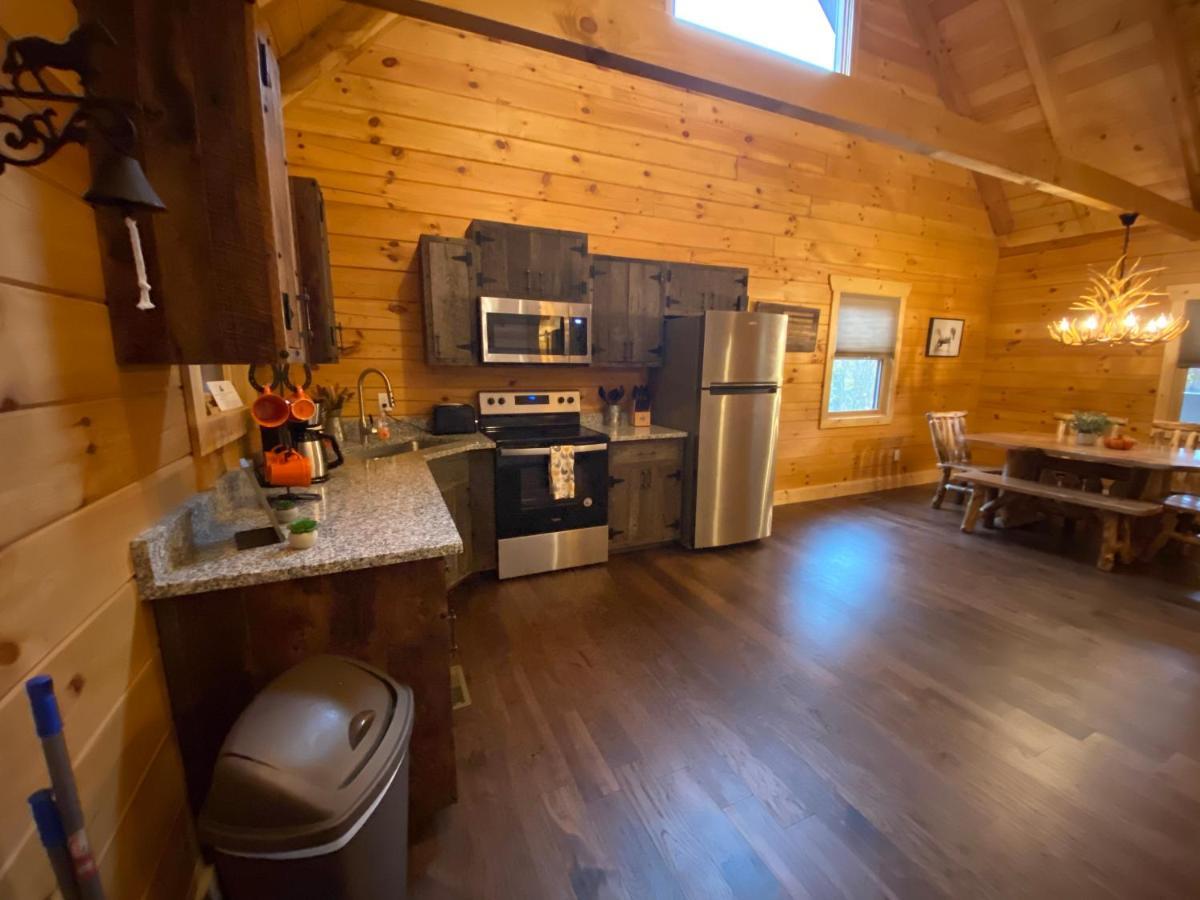 Pine Creek Cabins & Camping Resort South Bloomingville Eksteriør billede