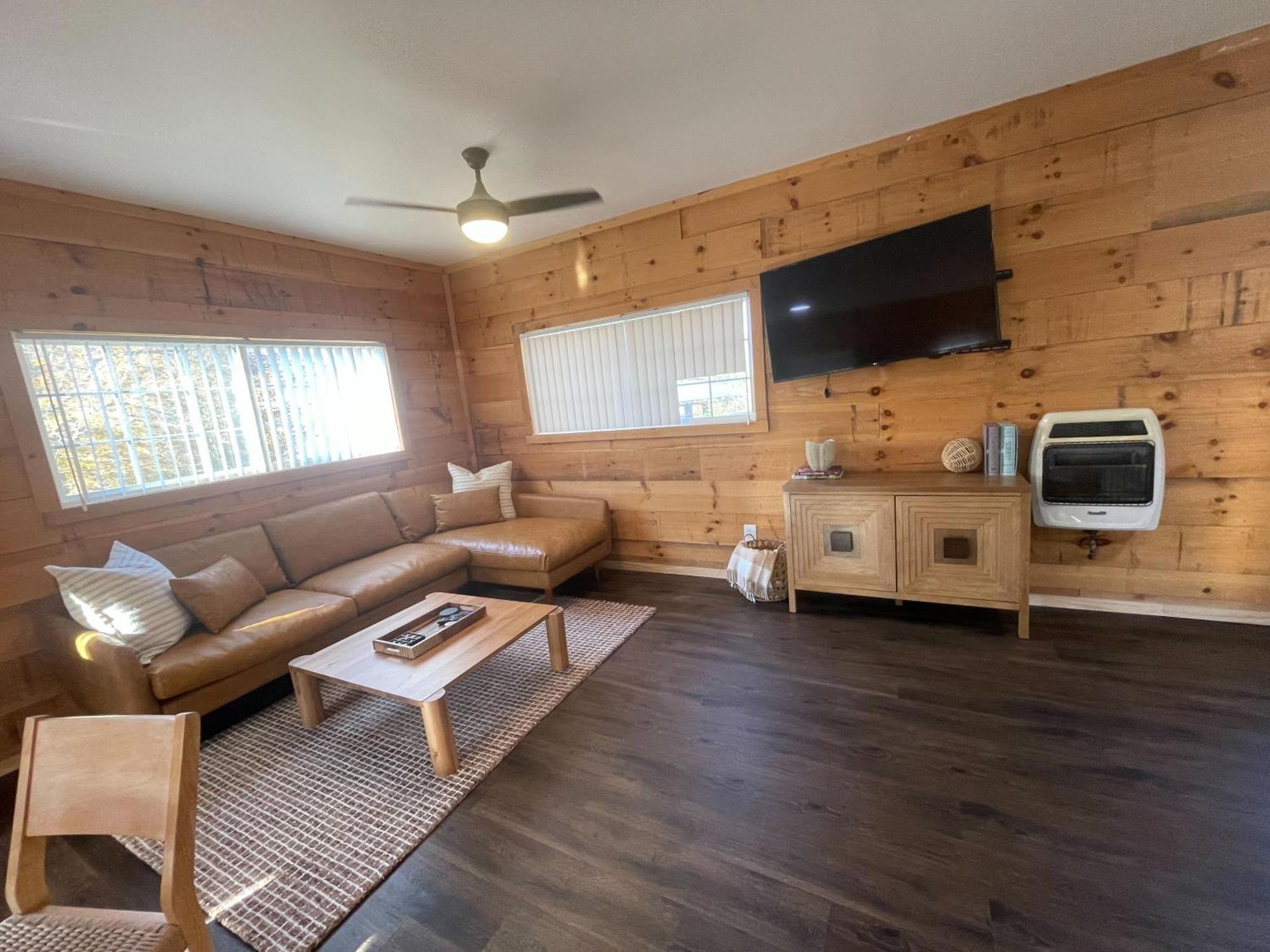 Pine Creek Cabins & Camping Resort South Bloomingville Eksteriør billede