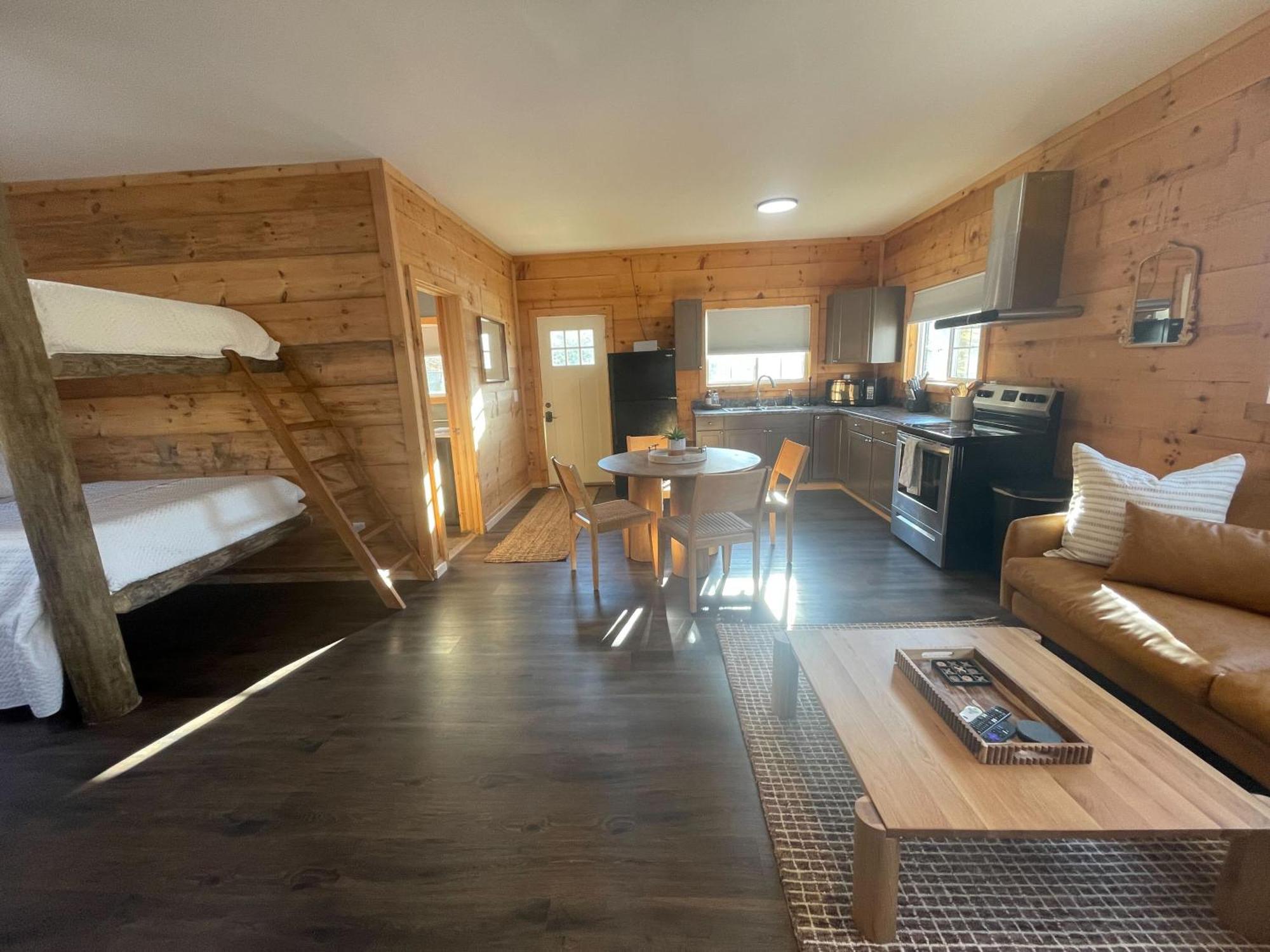 Pine Creek Cabins & Camping Resort South Bloomingville Eksteriør billede
